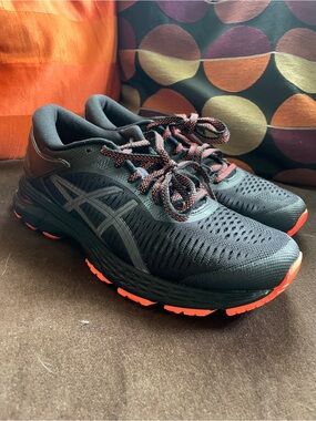 like new ASICS gel Kayano 25 Black Running Shoes Orange Accents womens 7.5 med